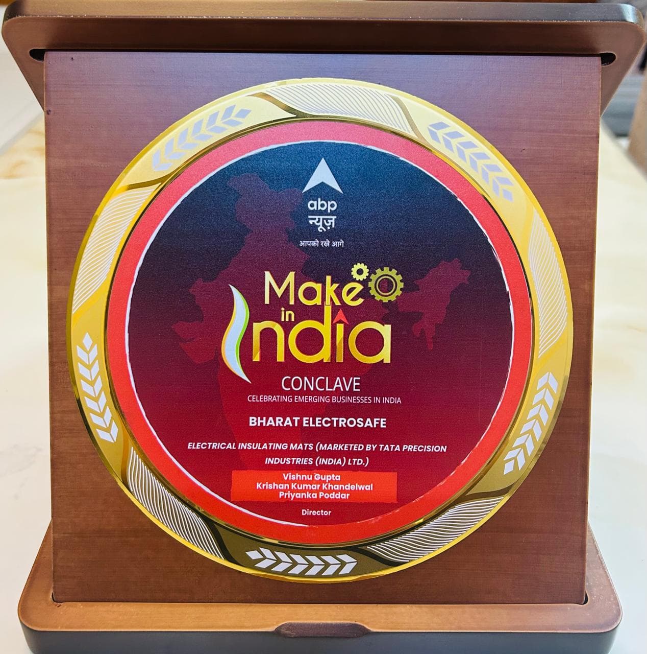 Vishnu Gupta receiving the Emerging Business in India award at the Make in India Conclave