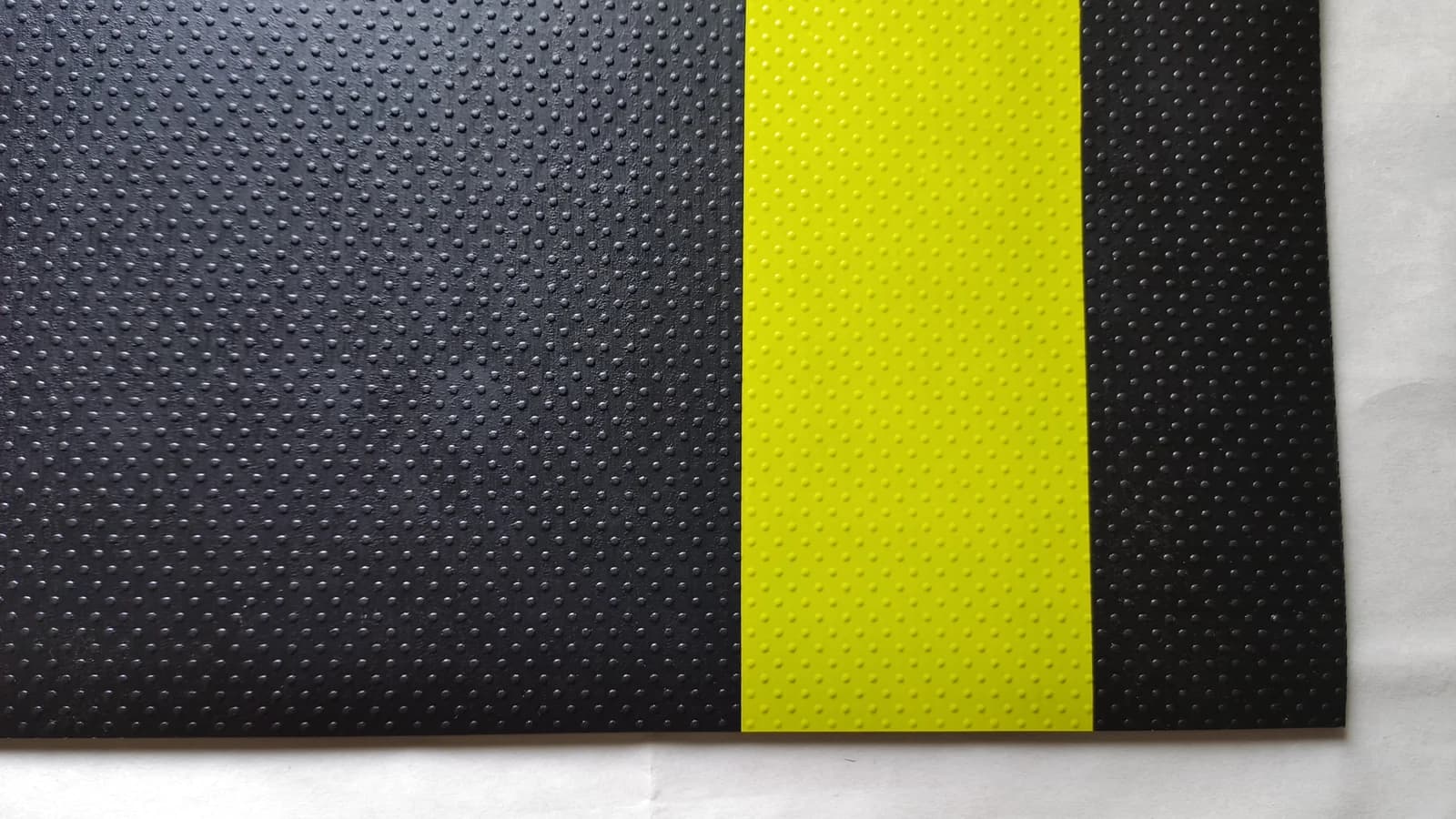 Coloured strip insulating mat with yellow safety boundary — complete product view